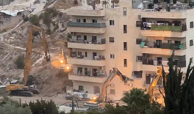  بن غفير يشرف على هدم بناية سكنية فلسطينية في حي الطور بالقدس 